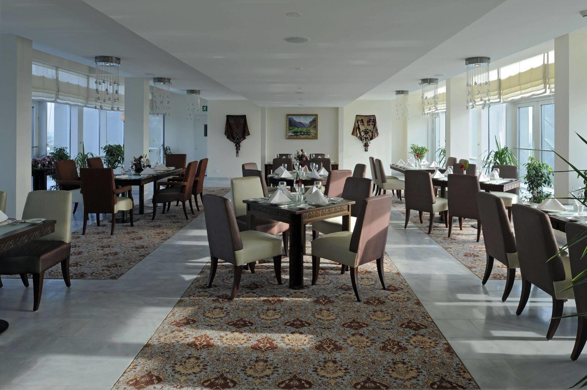 Dushanbe Serena Hotel Exteriér fotografie